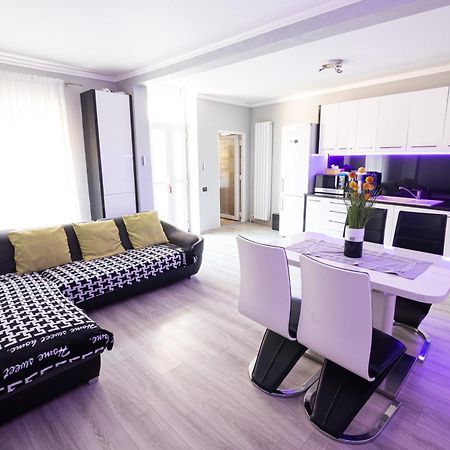 Whitehouse Apartment Arad Bagian luar foto